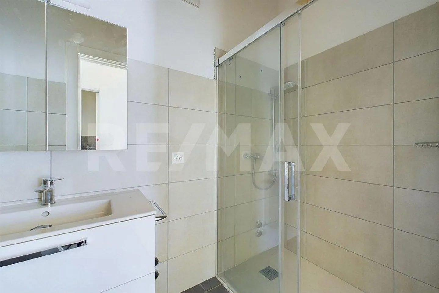 Appartement élégant de 3 pièces avec vue imprenable au cœur de Lopagno - Photo 10 sur 13