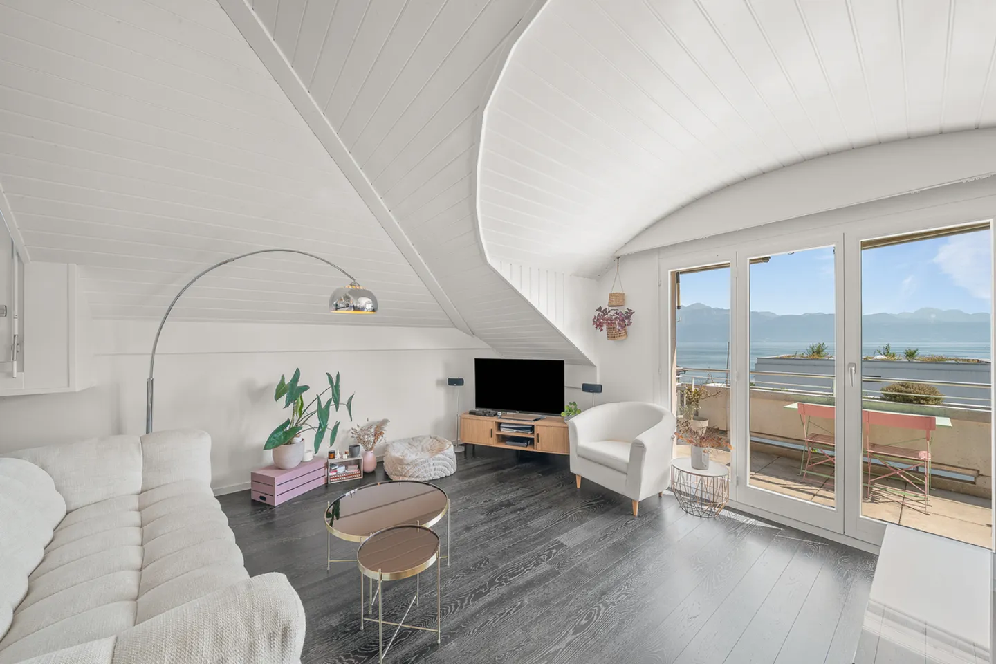 Wunderschöne Duplexwohnung, die Komfort, Seeblick und privilegierte Lage vereint - Foto 2 von 14