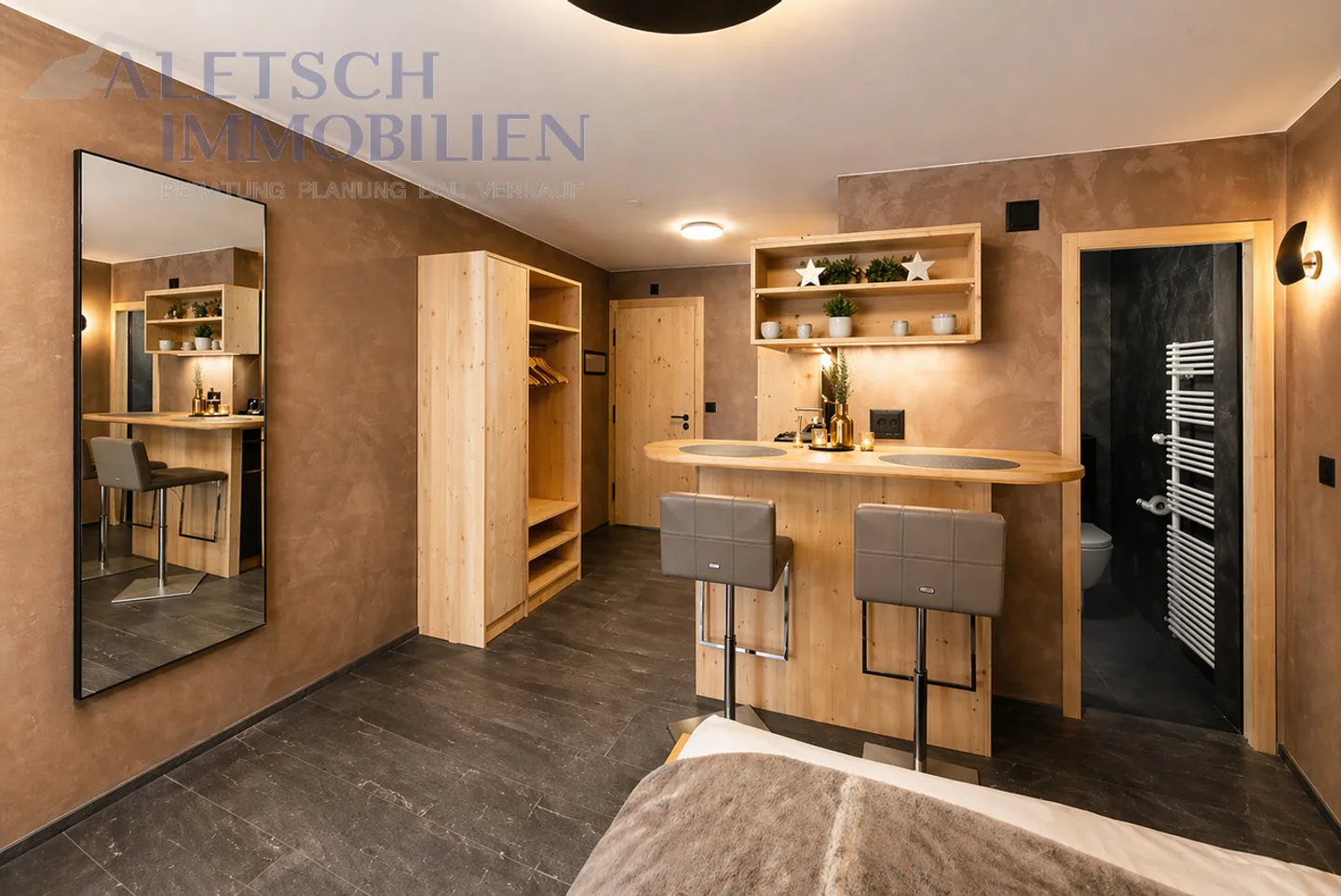 studio rénové de manière originale à louer à long terme à Zermatt - Photo 2 sur 4