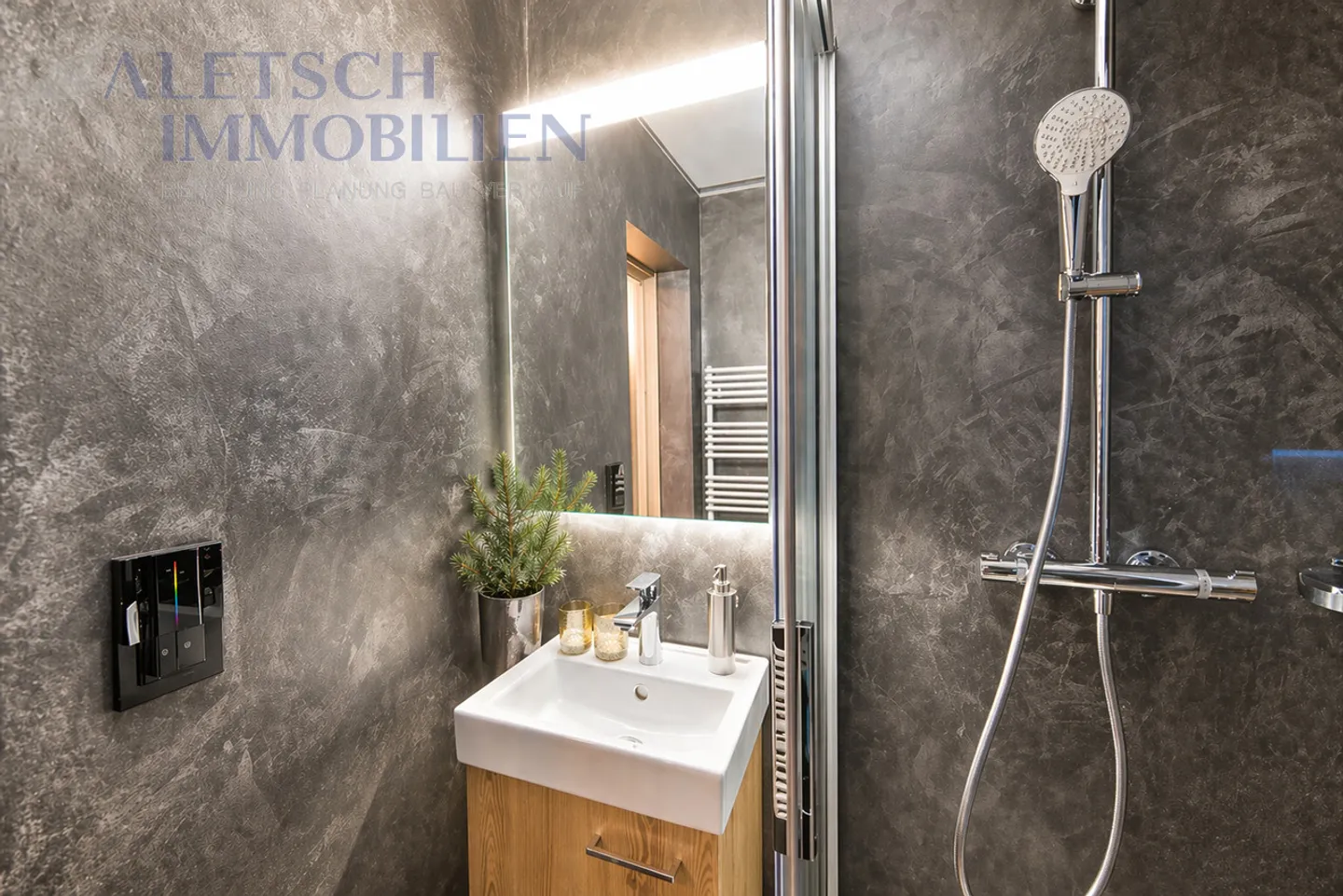 studio rénové de manière originale à louer à long terme à Zermatt - Photo 3 sur 4
