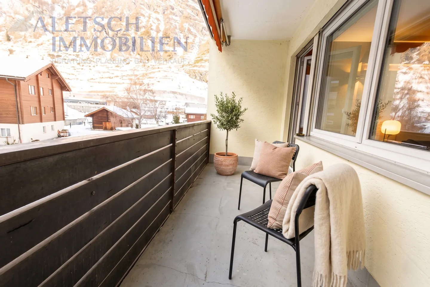 studio rénové de manière originale à louer à long terme à Zermatt - Photo 4 sur 4