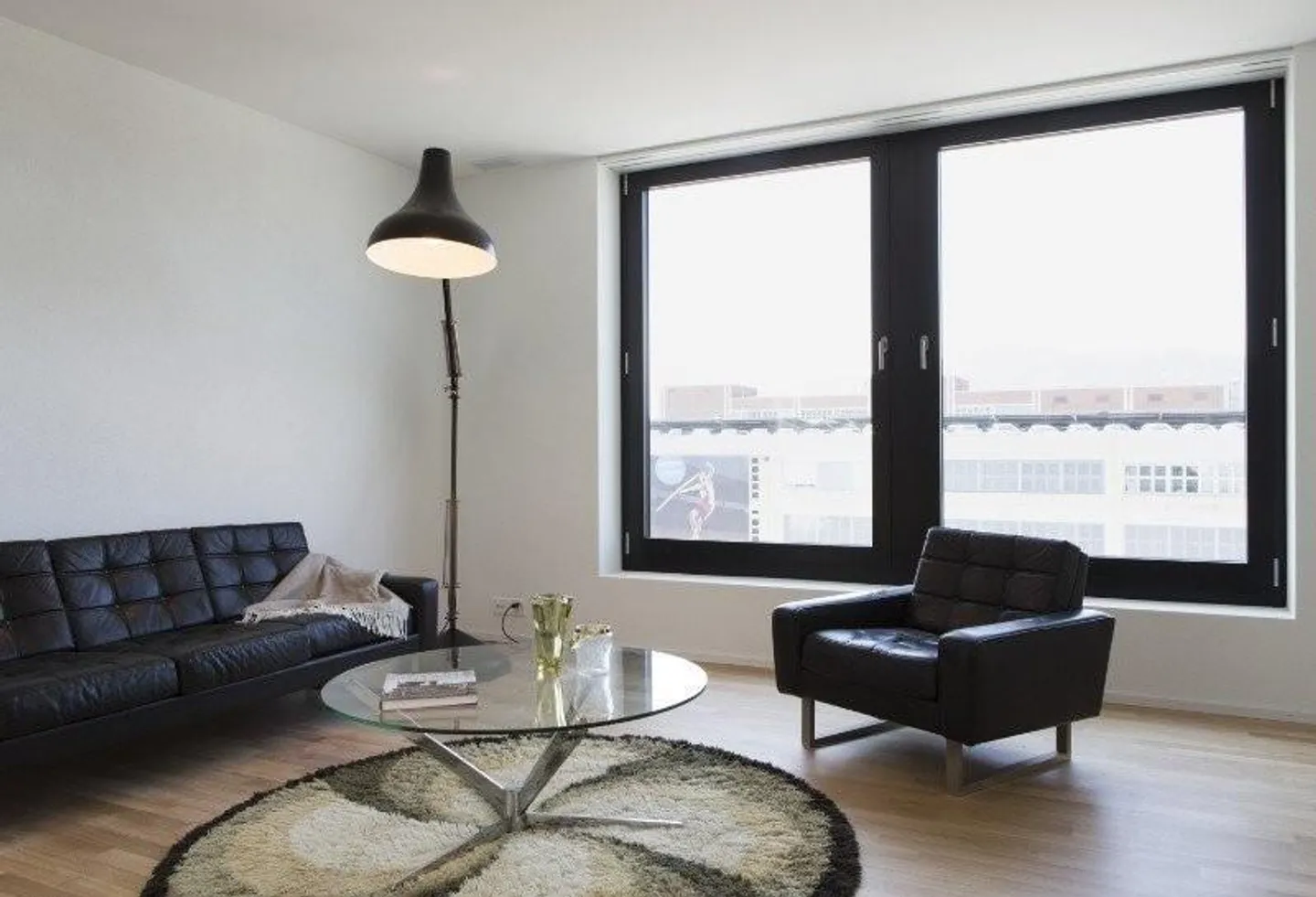 Extraordinary Living in Zurich - Photo 4 of 9
