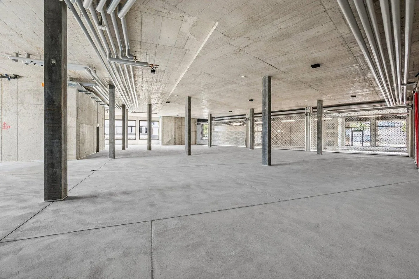 Espace de vente spacieux dans le nouveau centre d'Arnegg - idéal pour votre concept ! - Photo 5 sur 8
