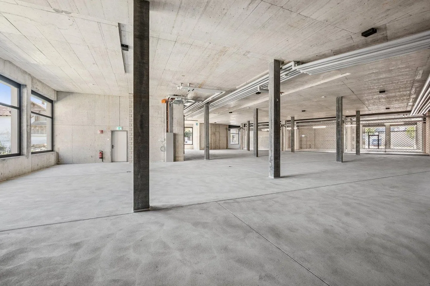 Espace de vente spacieux dans le nouveau centre d'Arnegg - idéal pour votre concept ! - Photo 7 sur 8