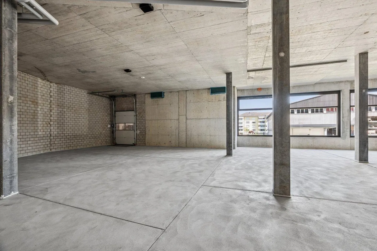Espace de vente spacieux dans le nouveau centre d'Arnegg - idéal pour votre concept ! - Photo 8 sur 8