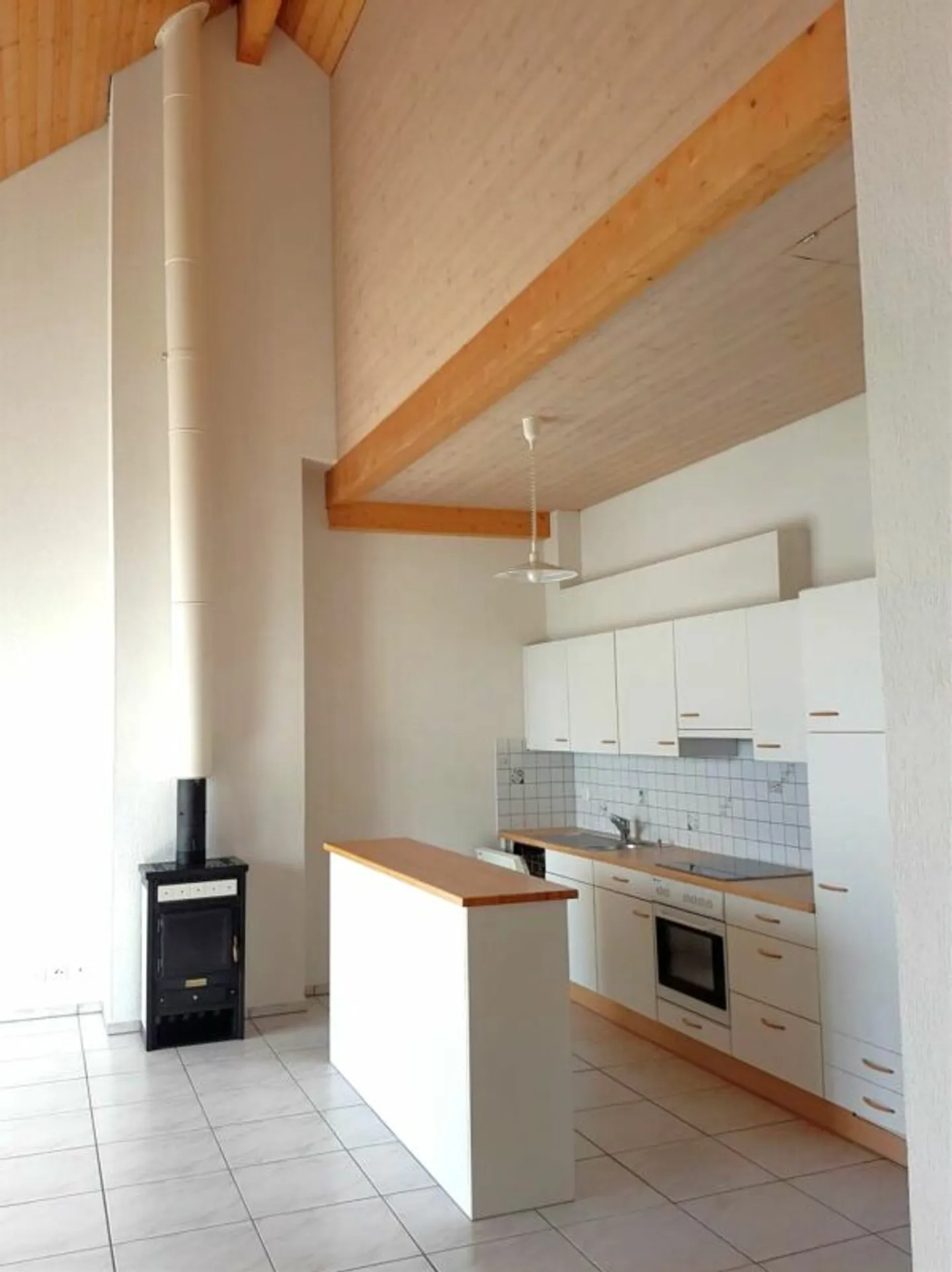 Where tranquility meets panoramic views: 3.5-room penthouse in Vallamand - Photo 6 of 10
