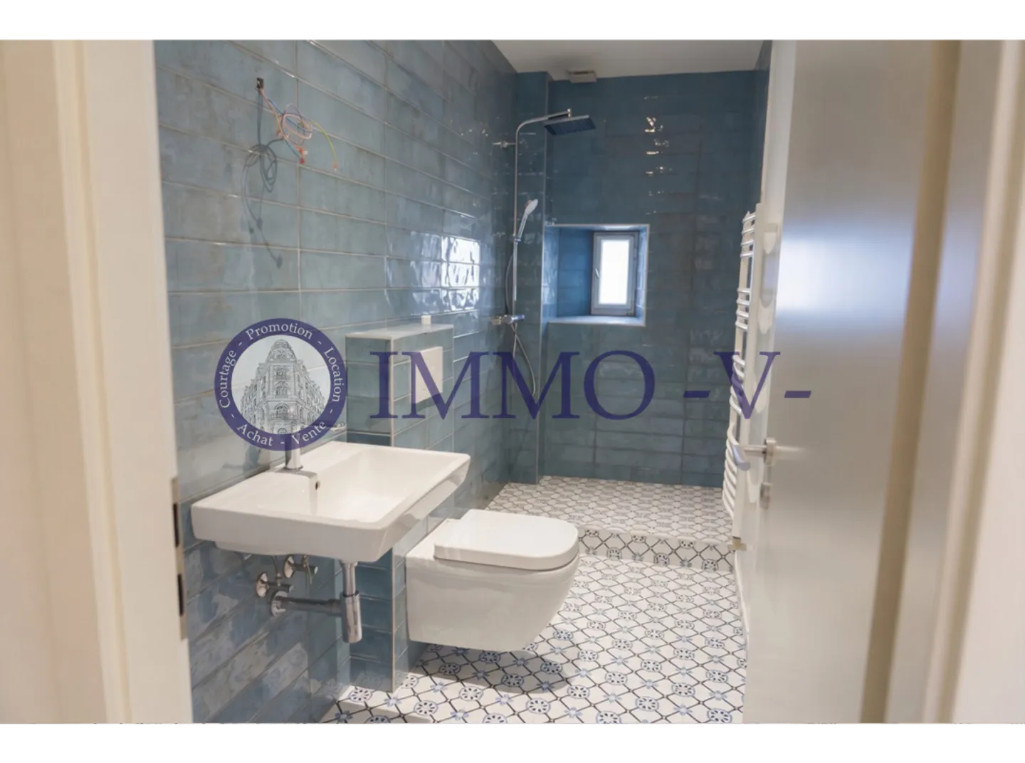 Charm and Elegance in the City Center - Renovated Apartment with Character - Photo 5 of 10