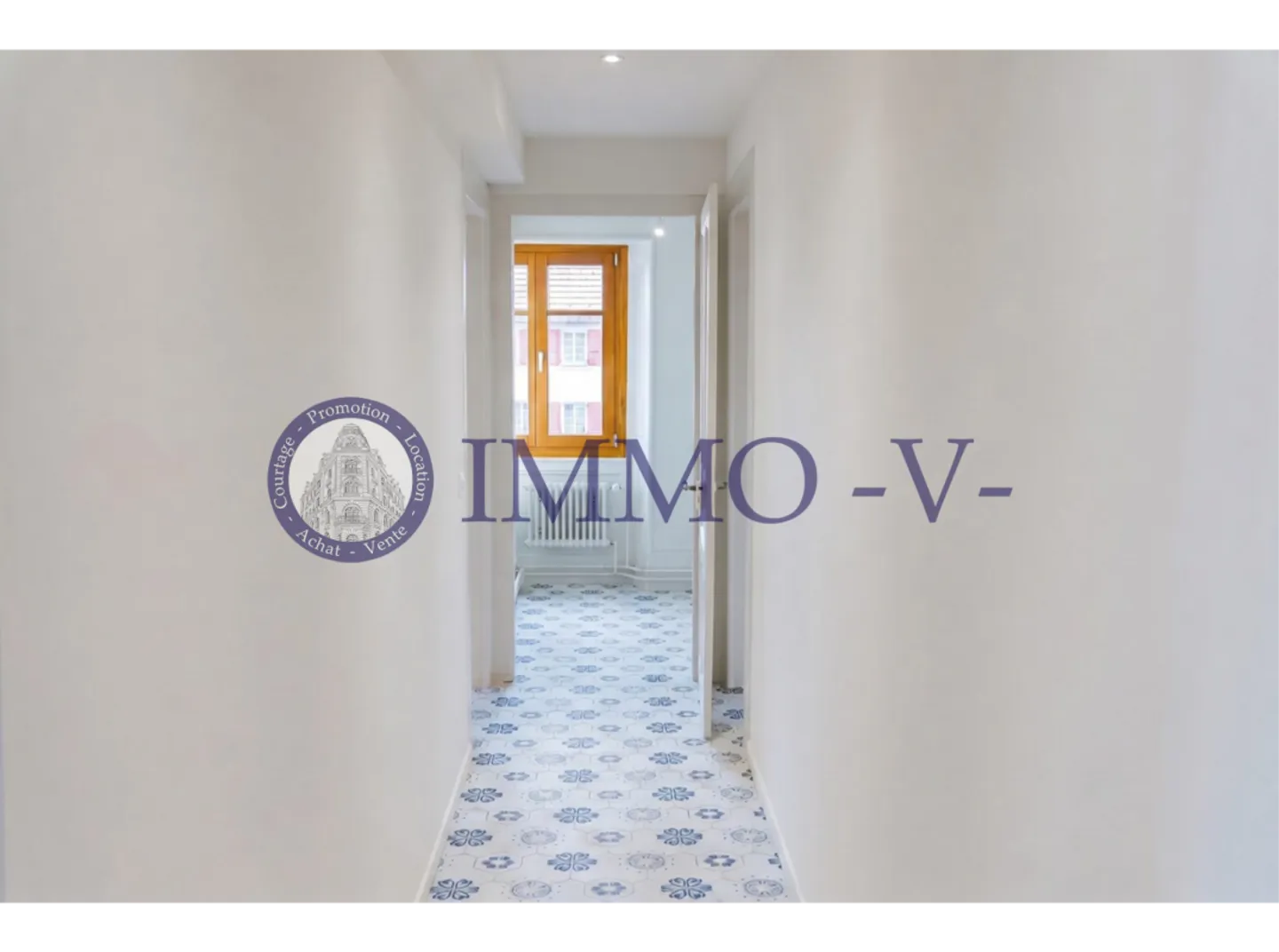 Charm and Elegance in the City Center - Renovated Apartment with Character - Photo 9 of 10