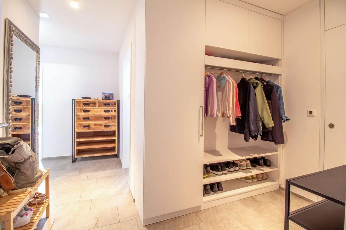 Appartement de jardin moderne et lumineux de 3,5 pièces dans le Winkel à faible imposition - Photo 2 sur 9