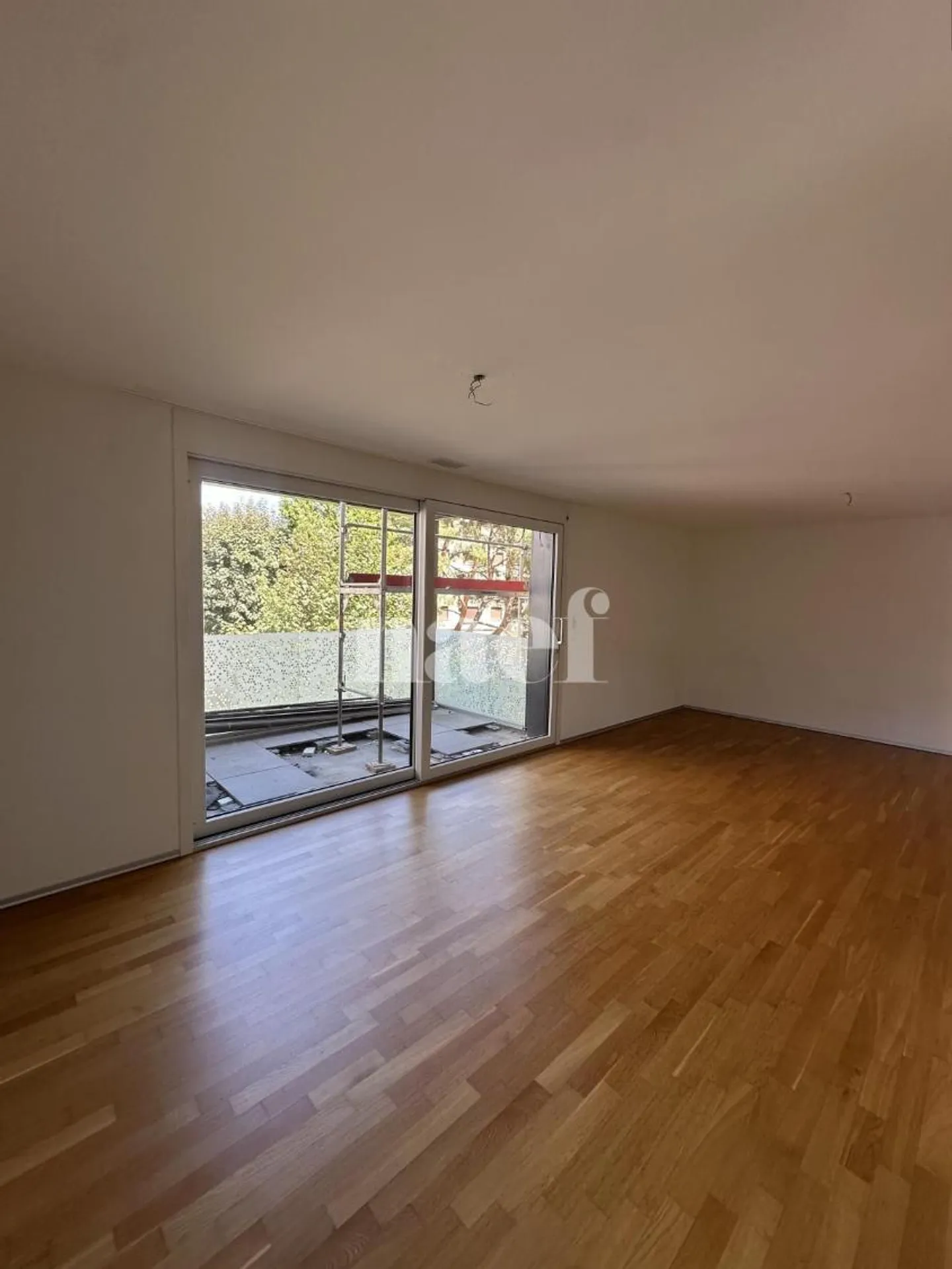 Appartement Moderne dans Quartier Calme - Photo 3 sur 8