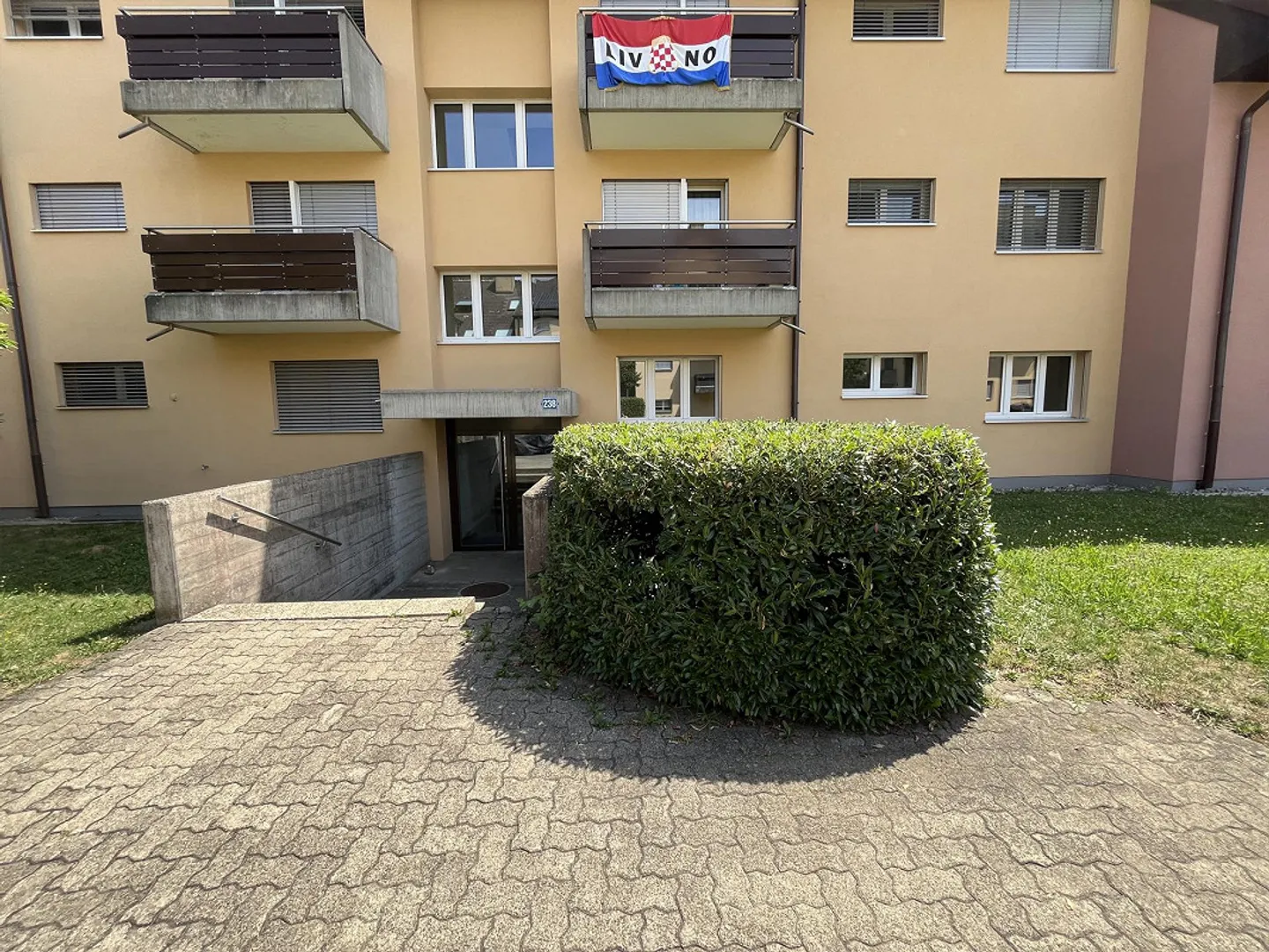 Ampio appartamento di 4,5 stanze con giardino a Zurigo Affoltern - Foto 1 di 15