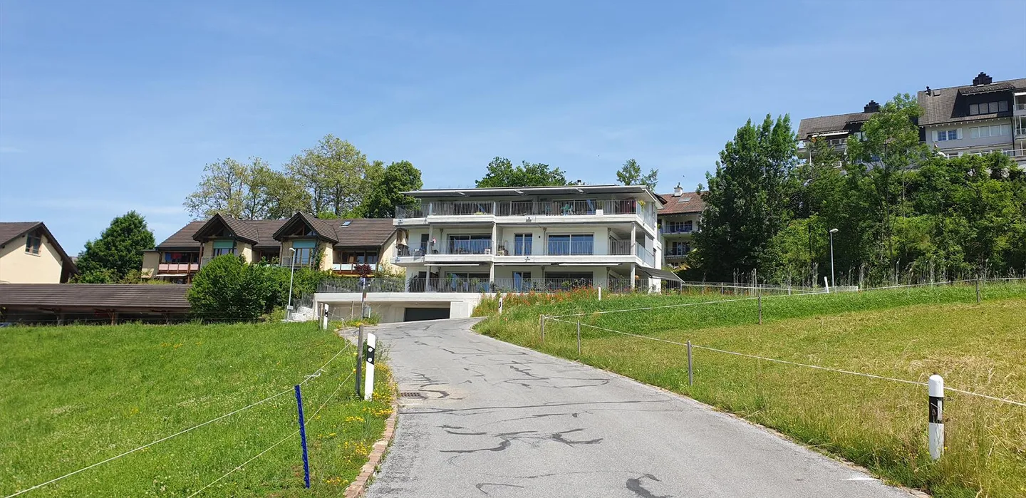 Apartment with large balcony and mountain view - Photo 4 of 13