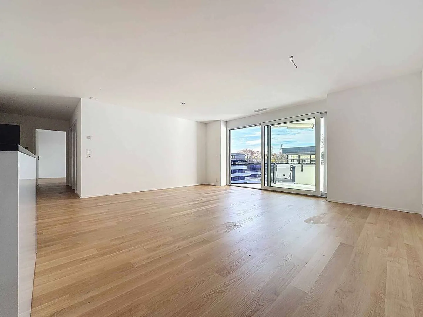 The Opal Bay, nearly new 3.5-room apartment with 2 covered balconies - Photo 2 of 13