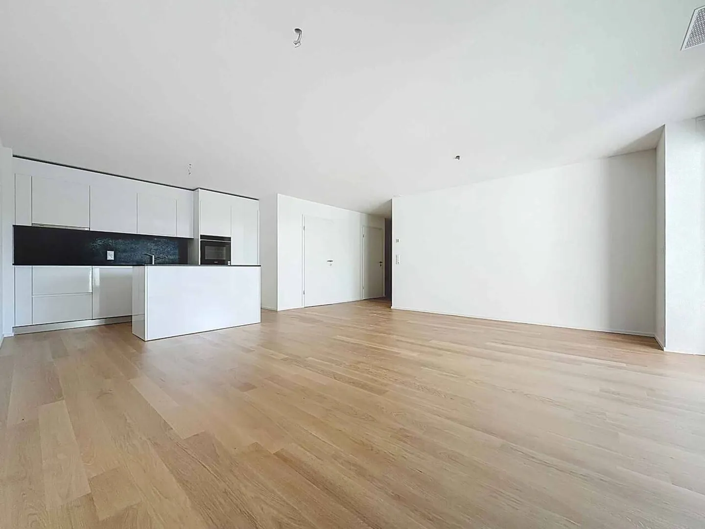 The Opal Bay, nearly new 3.5-room apartment with 2 covered balconies - Photo 3 of 13