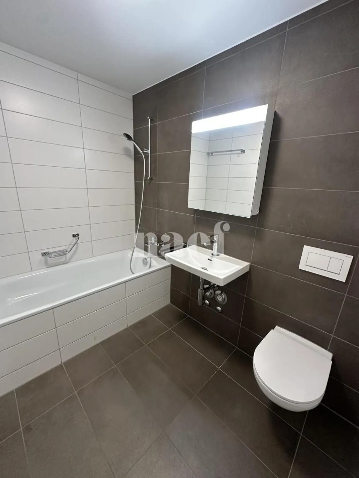 Appartement Moderne dans Quartier Calme - Photo 6 sur 8