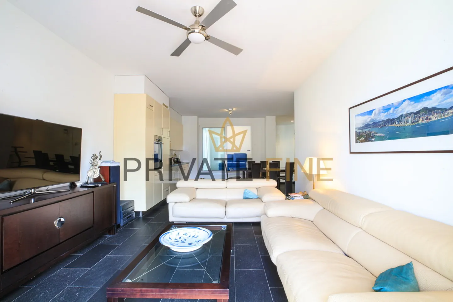 Charming Apartment with Terrace - Photo 2 of 10