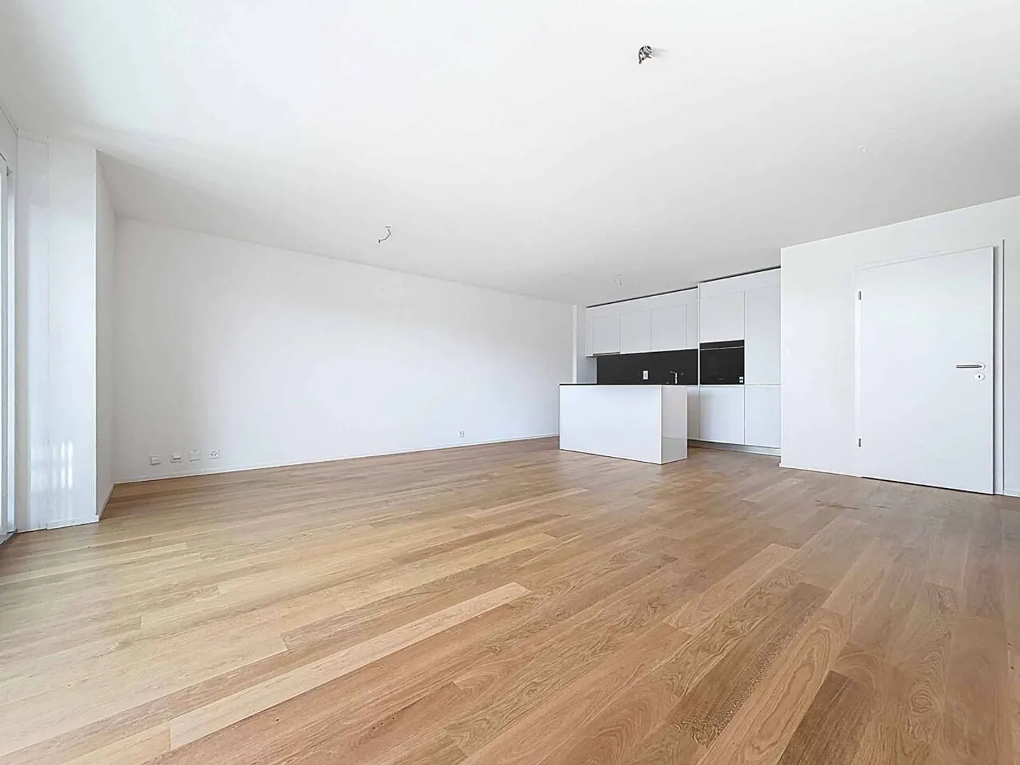 The Opal Bay, nearly new 3.5-room apartment with 2 covered balconies - Photo 4 of 13