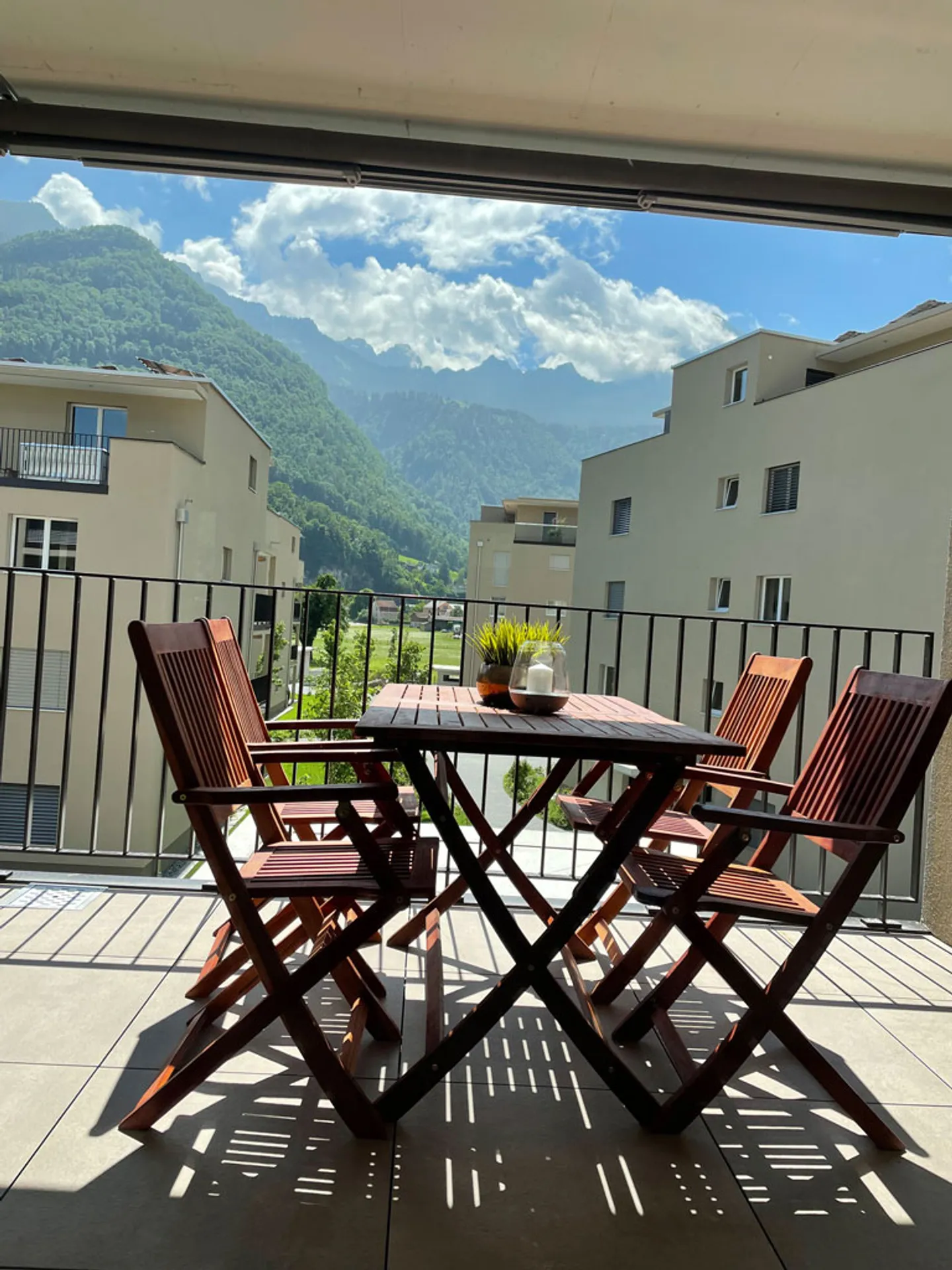 Charmante 2.5-Zimmer-Wohnung mit Bergblick in Näfels - Foto 5 von 6