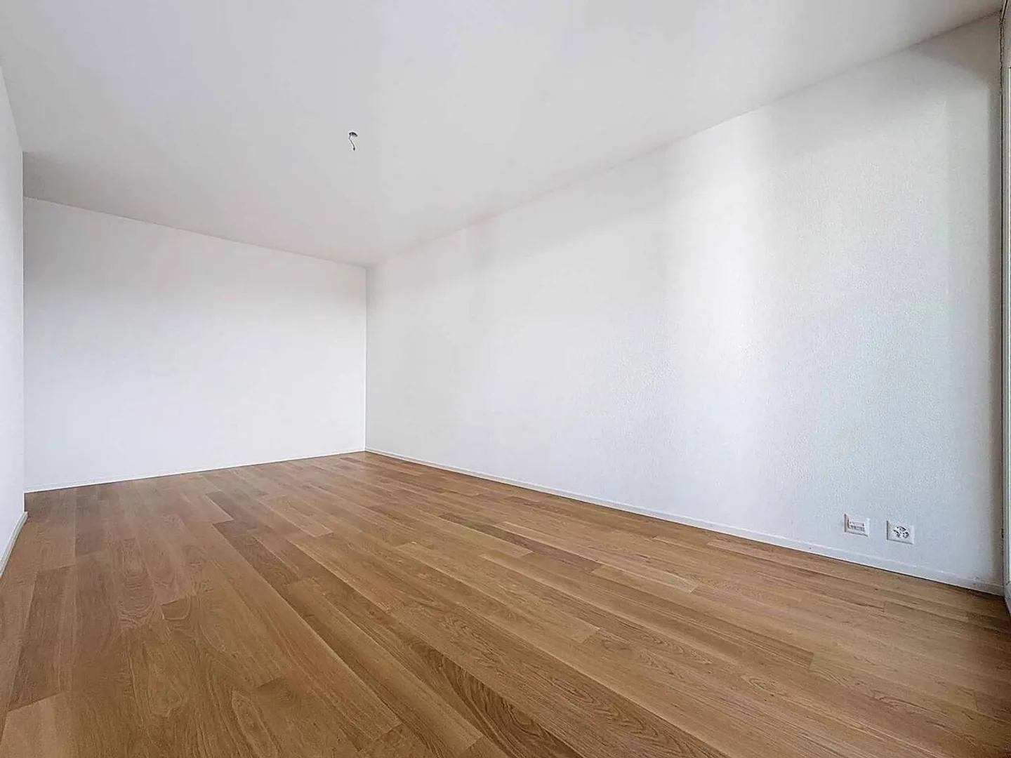 The Opal Bay, nearly new 3.5-room apartment with 2 covered balconies - Photo 5 of 13