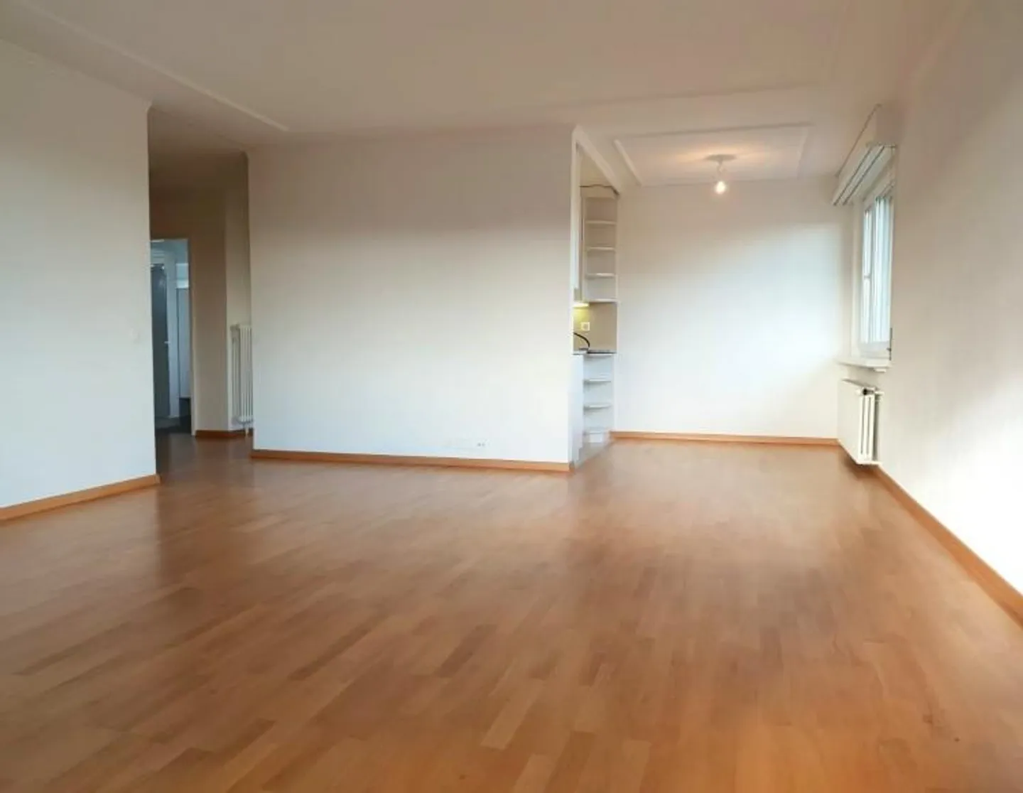 Ampio appartamento attico a Schwerzenbach - Foto 6 di 13