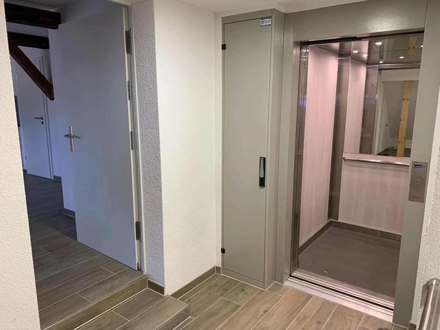 Charmante 2.5-Zimmer-Dachwohnung in der Alten Probstei, Bad Zurzach - Foto 3 von 17