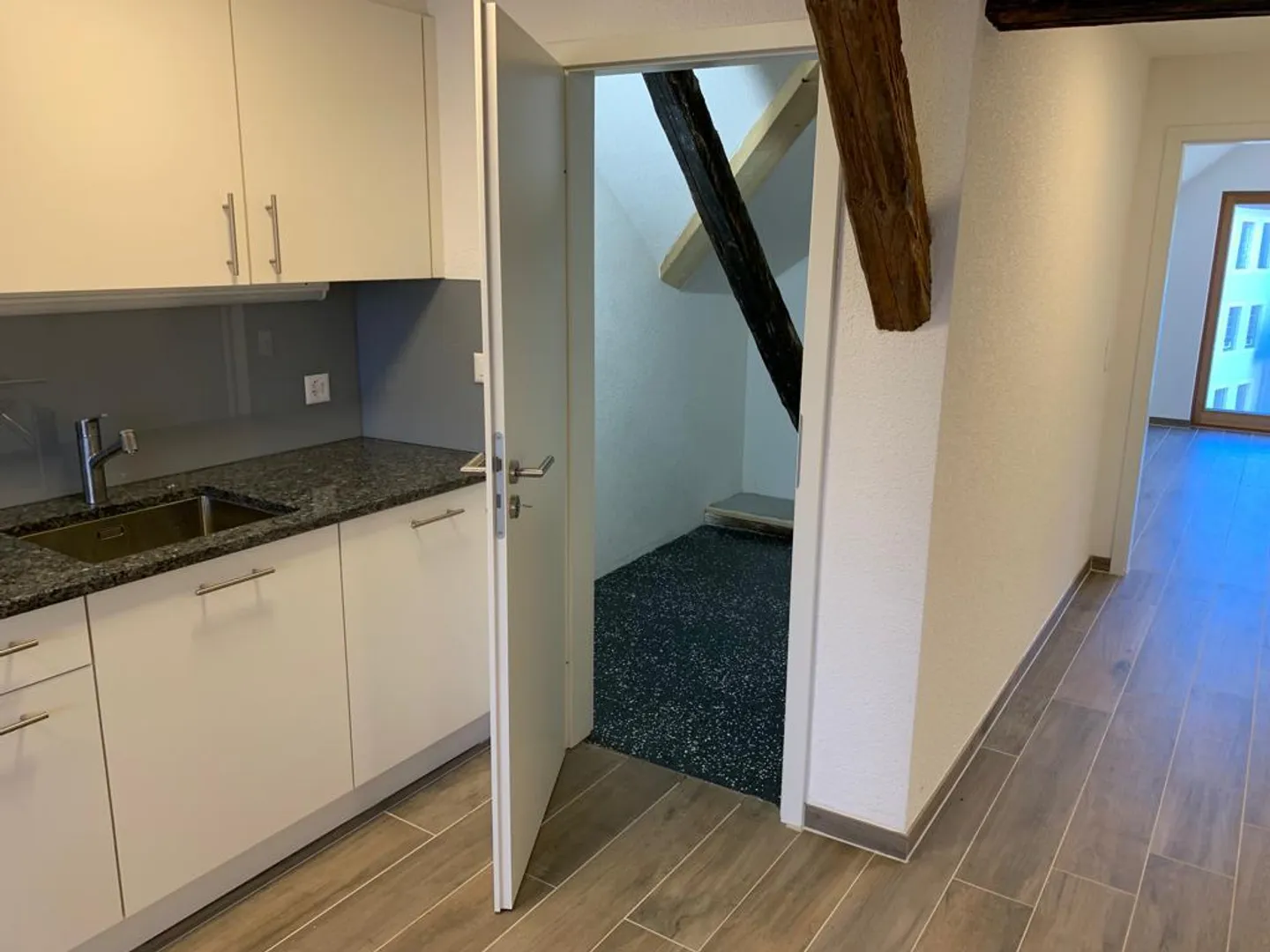 Charmante 2.5-Zimmer-Dachwohnung in der Alten Probstei, Bad Zurzach - Foto 8 von 17