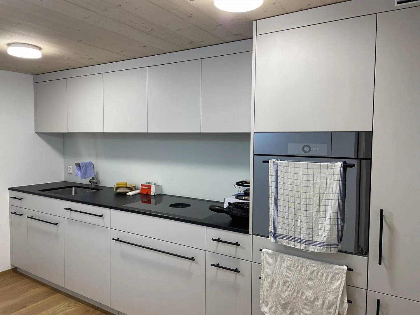 Dans le centre du village, appartement de 2,5 pièces fraîchement rénové - Photo 2 sur 14