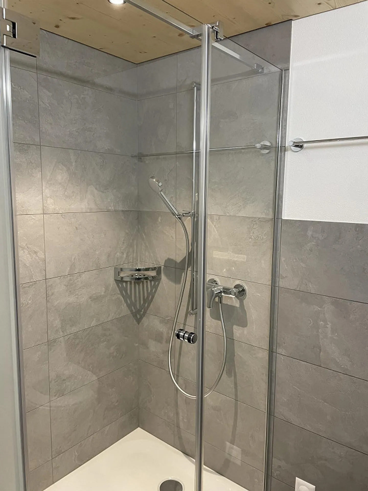 Dans le centre du village, appartement de 2,5 pièces fraîchement rénové - Photo 4 sur 14