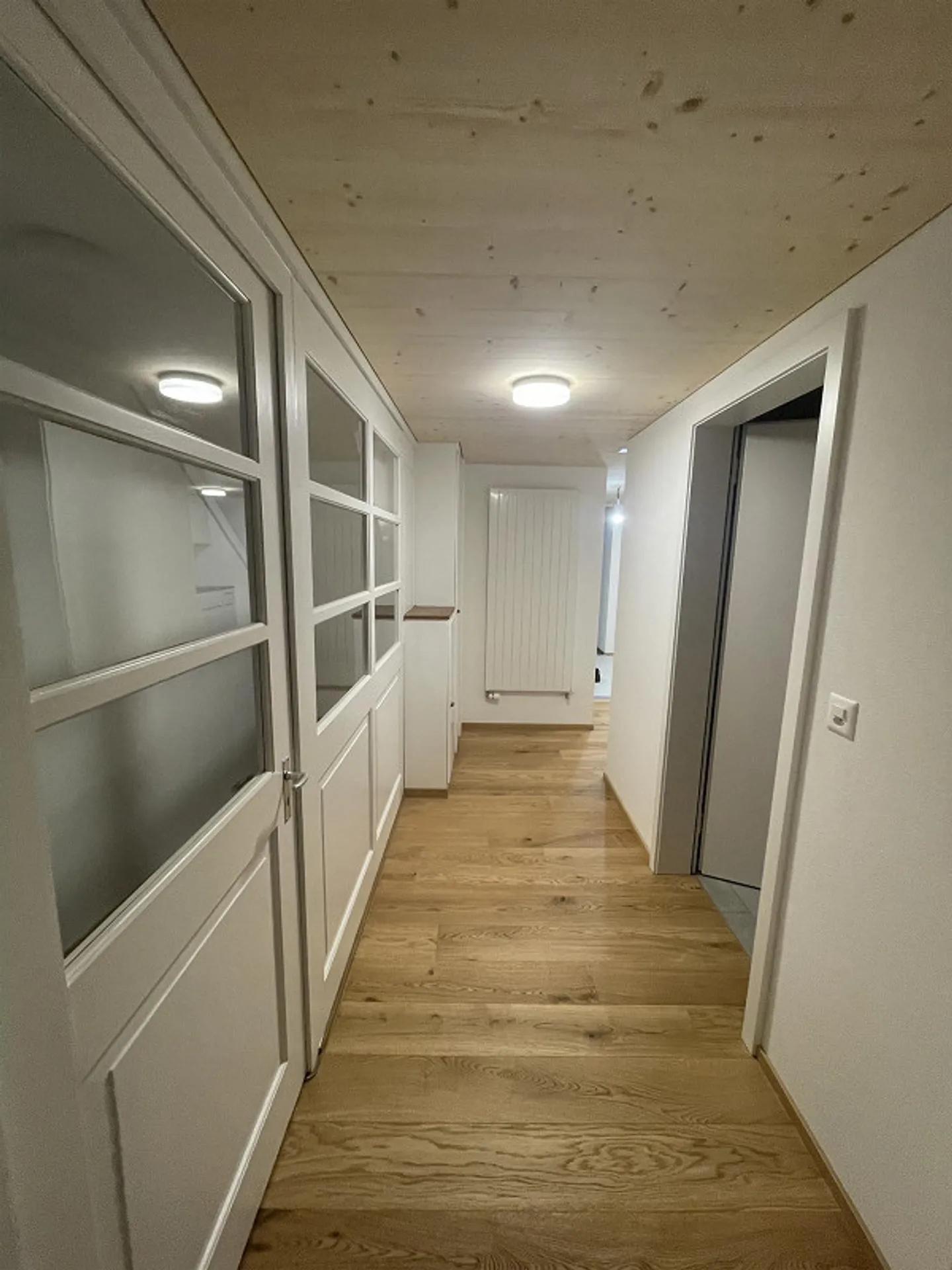 Dans le centre du village, appartement de 2,5 pièces fraîchement rénové - Photo 6 sur 14