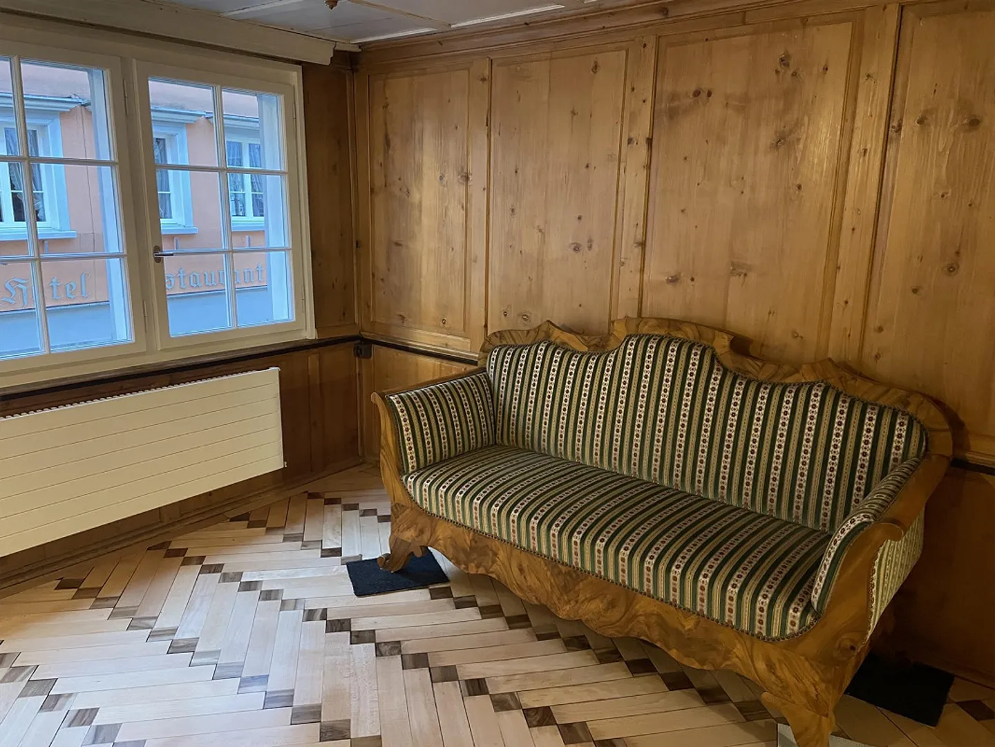 Dans le centre du village, appartement de 2,5 pièces fraîchement rénové - Photo 8 sur 14