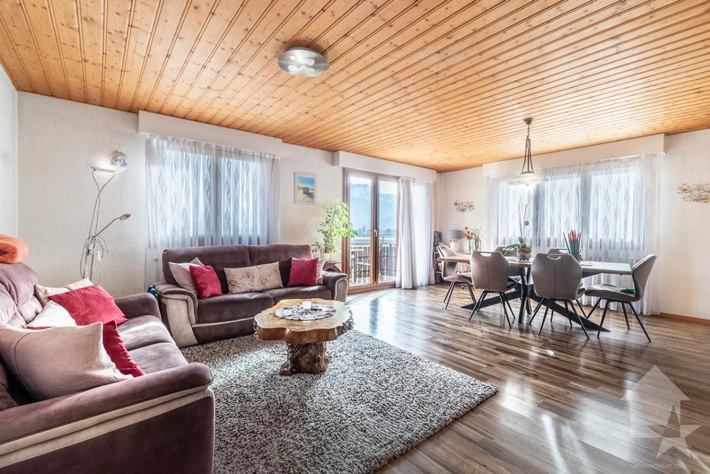 Mixed-use building with 2 apartments and a workshop - Photo 8 of 12