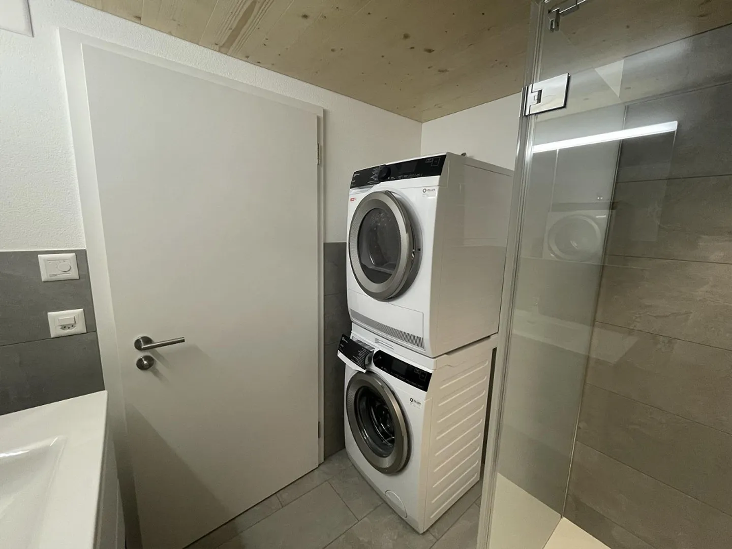 Dans le centre du village, appartement de 2,5 pièces fraîchement rénové - Photo 5 sur 14