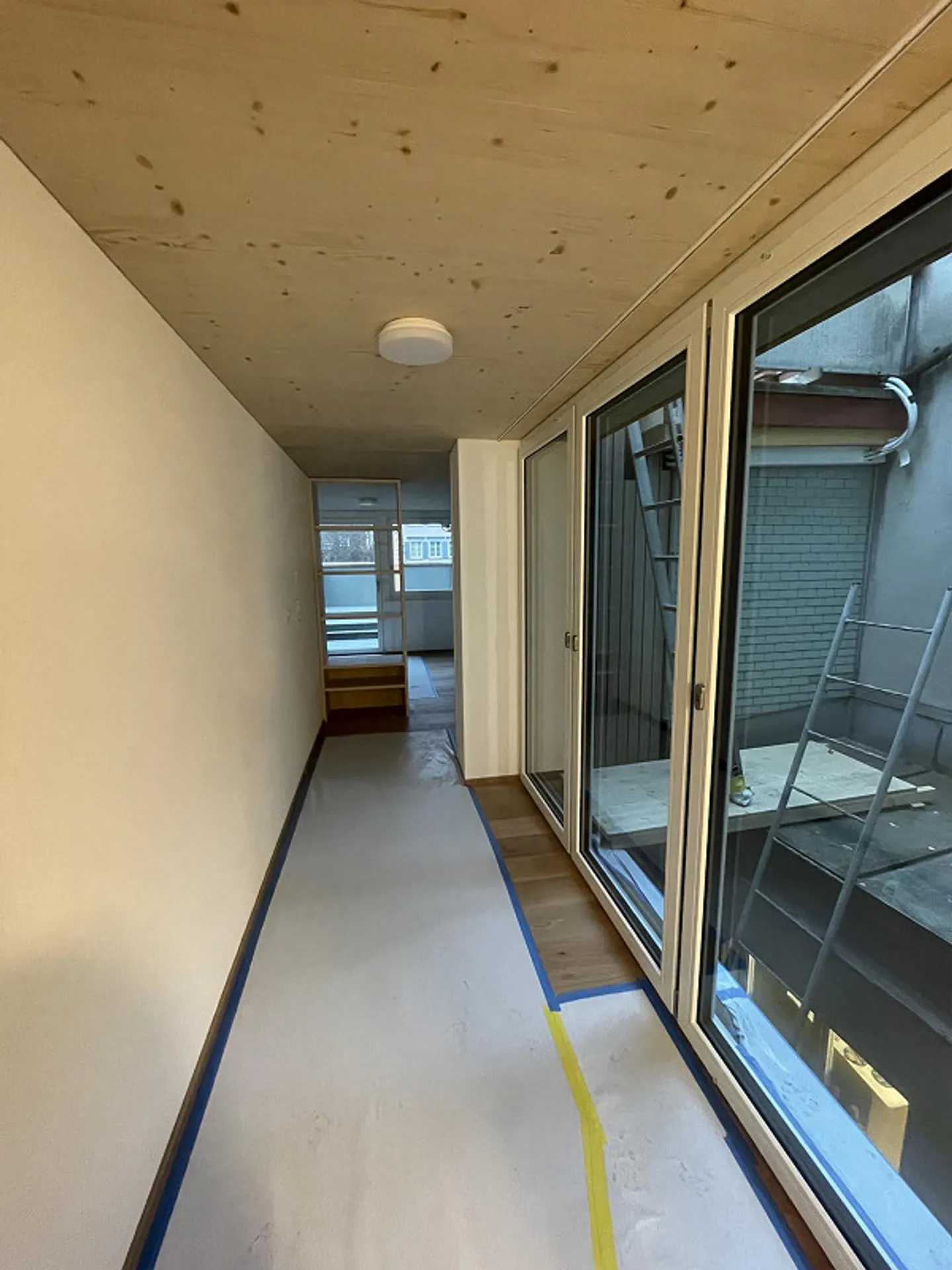 Dans le centre du village, appartement de 2,5 pièces fraîchement rénové - Photo 9 sur 14