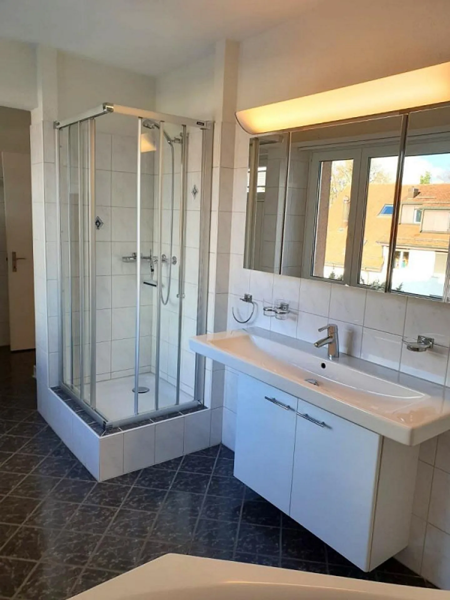 Ampio appartamento attico a Schwerzenbach - Foto 9 di 13