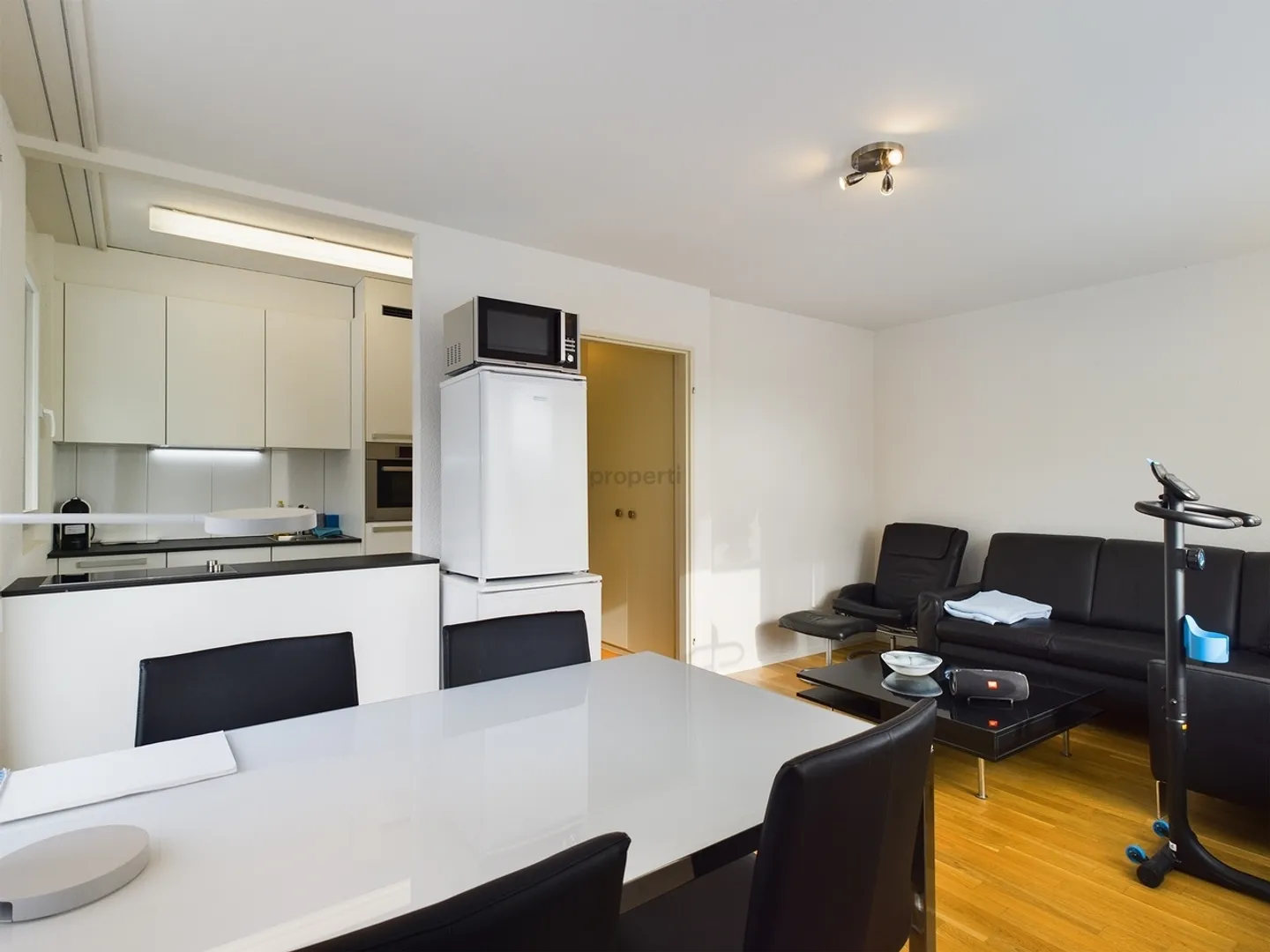 Cozy 2-room apartment in the best location in St. Gallen - Photo 2 of 9