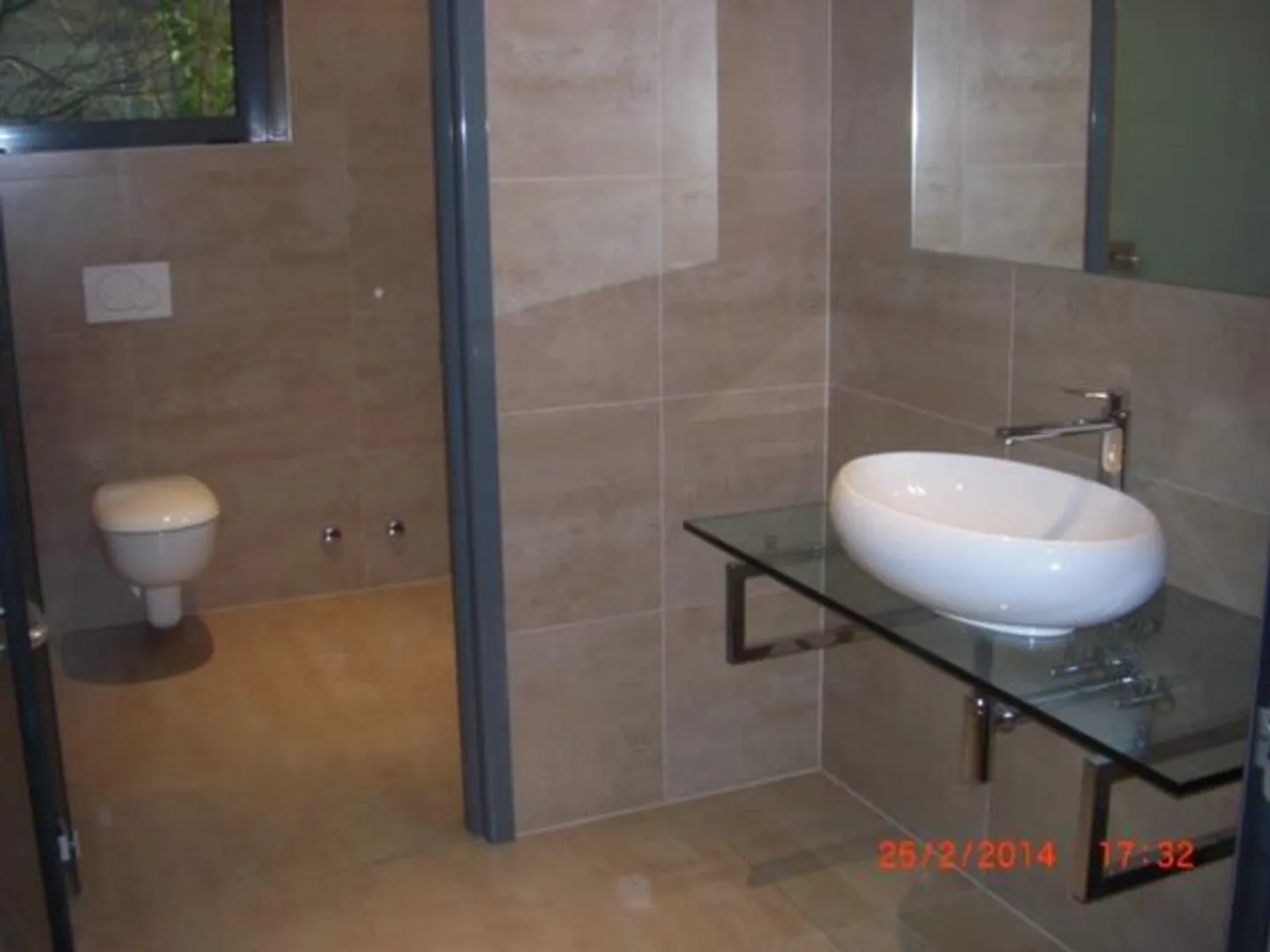 BUREAUX / LABORATOIRE DE 1 800 M². AVEC TERRAIN DE 2 800 M² - Photo 6 sur 6