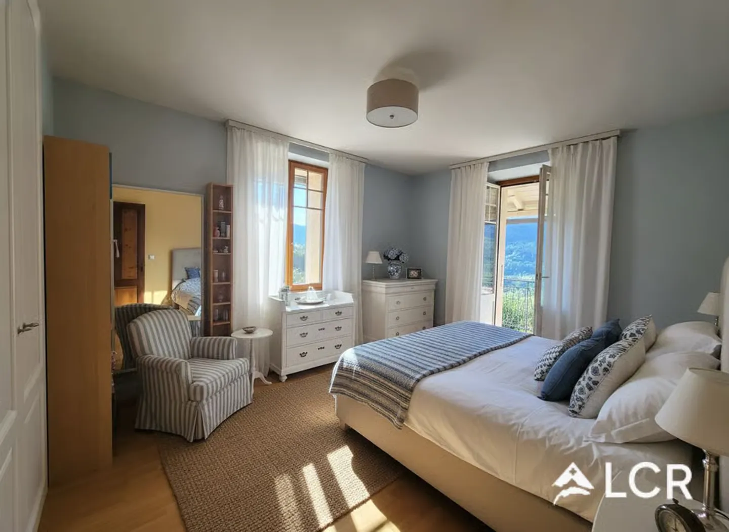 Schöne 5,5-Zimmer-Wohnung / 4 Schlafzimmer / 1 Badezimmer / 1 Terrasse / 1 Kamin / 1 Veranda - Foto 5 von 12