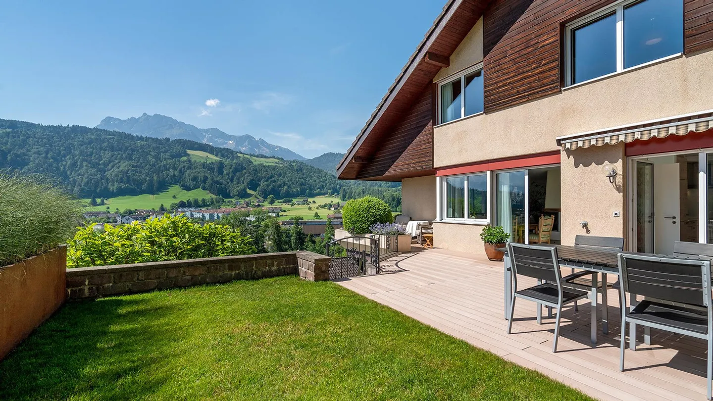 Charmantes Doppelhaus mit Pilatussicht - Foto 1 von 6