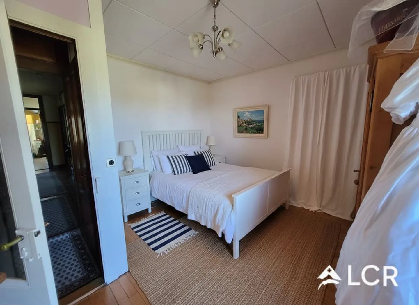 Schöne 5,5-Zimmer-Wohnung / 4 Schlafzimmer / 1 Badezimmer / 1 Terrasse / 1 Kamin / 1 Veranda - Foto 6 von 12