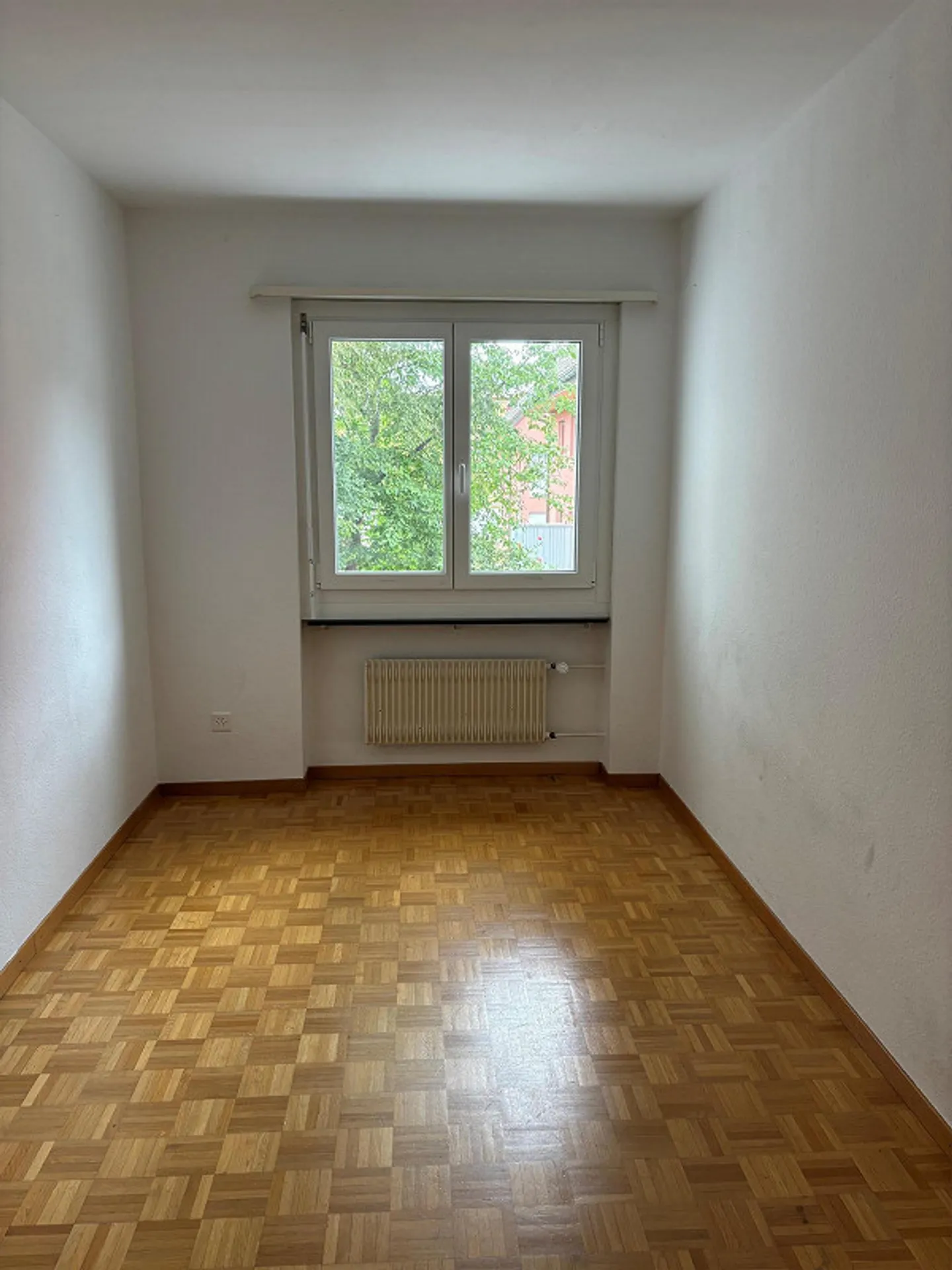 Freshly renovated apartment in the heart of Albisrieden - Photo 4 of 10