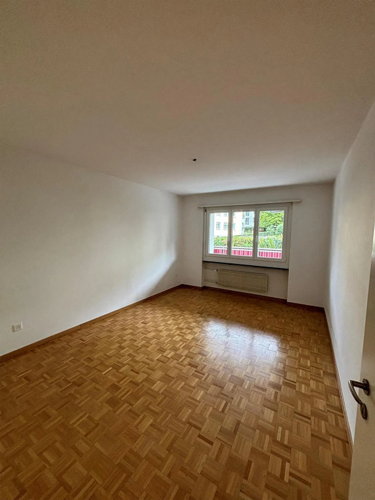 Freshly renovated apartment in the heart of Albisrieden - Photo 3 of 10