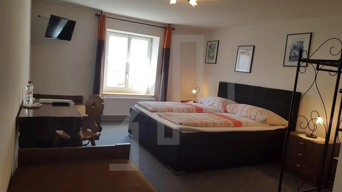 Charming Hotel with Large Terrace - Photo 8 of 15