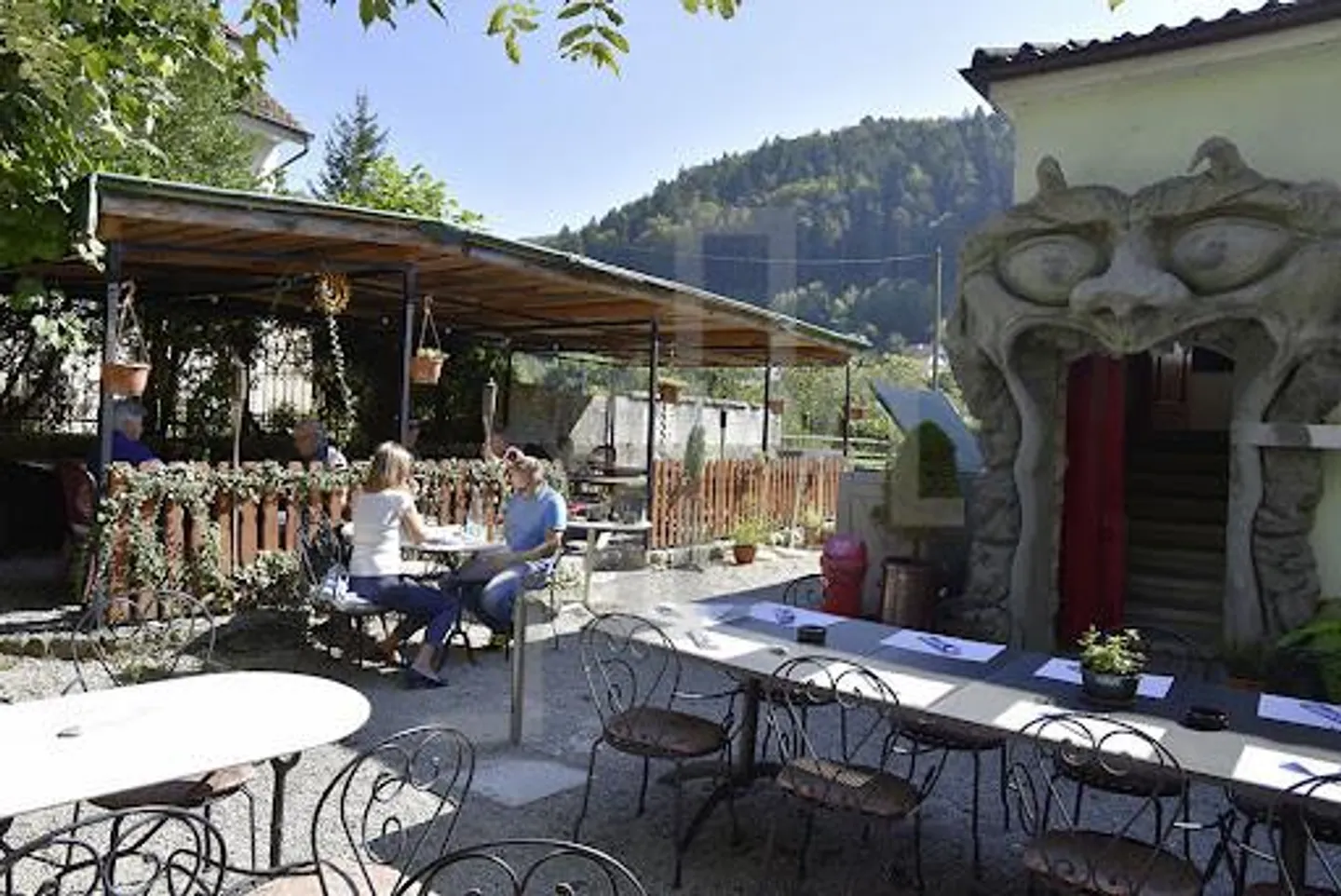 Charming Hotel with Large Terrace - Photo 3 of 15
