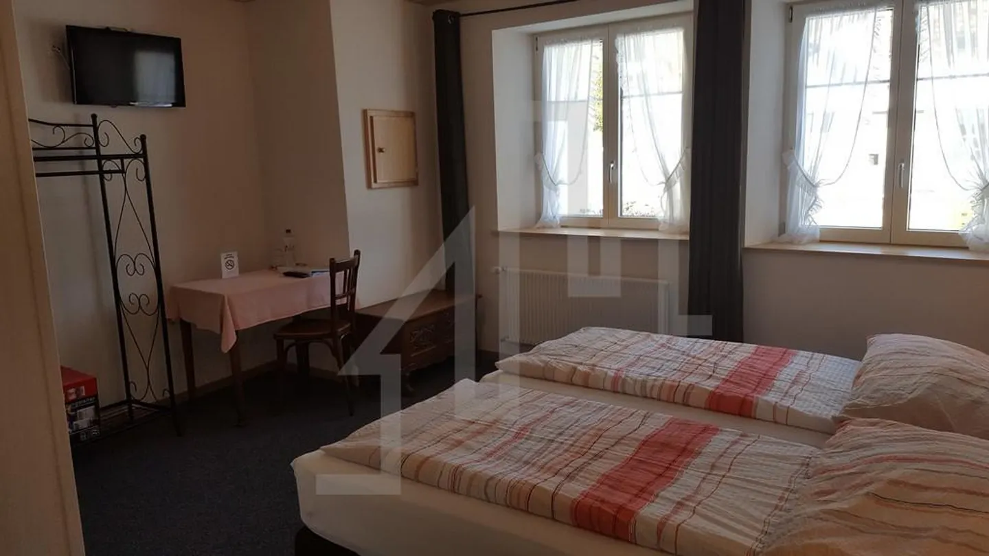 Charming Hotel with Large Terrace - Photo 6 of 15