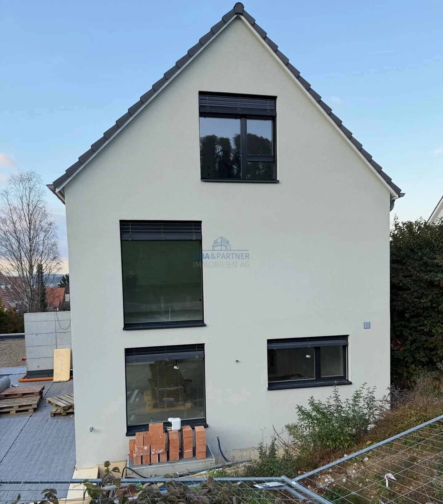 Maison neuve exclusive avec aménagement de haute qualité - Photo 4 sur 14