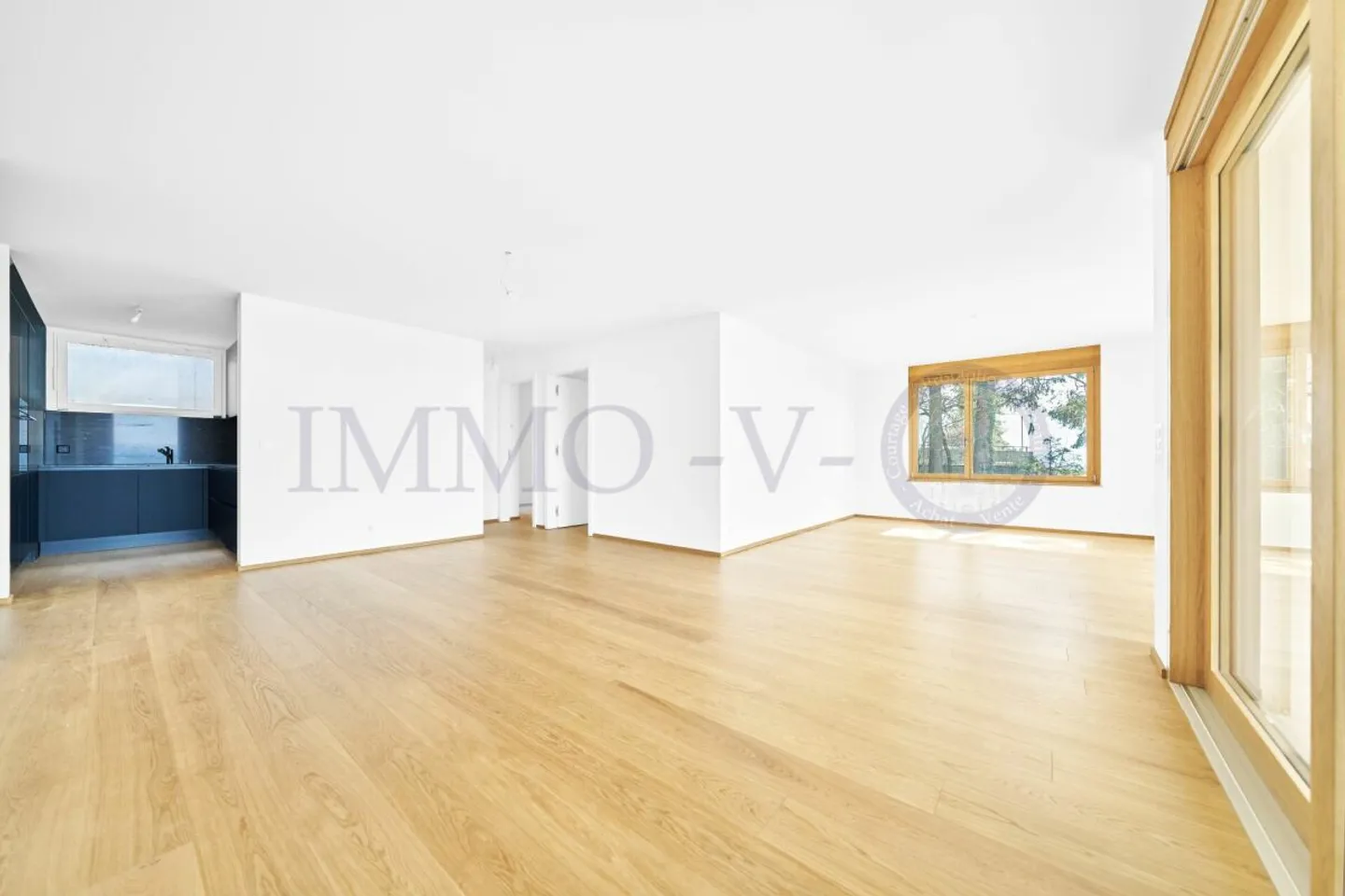 PROPRIÉTÉ NEUVE DE HAUTE QUALITÉ AVEC BALCON-TERRASSE ET VUE PANORAMIQUE - PROPRIÉTÉ 4 - Photo 6 sur 13