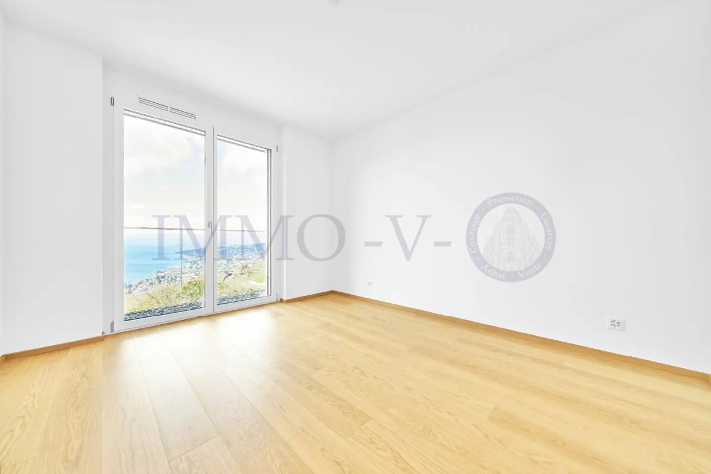 PROPRIÉTÉ NEUVE DE HAUTE QUALITÉ AVEC BALCON-TERRASSE ET VUE PANORAMIQUE - PROPRIÉTÉ 4 - Photo 8 sur 13