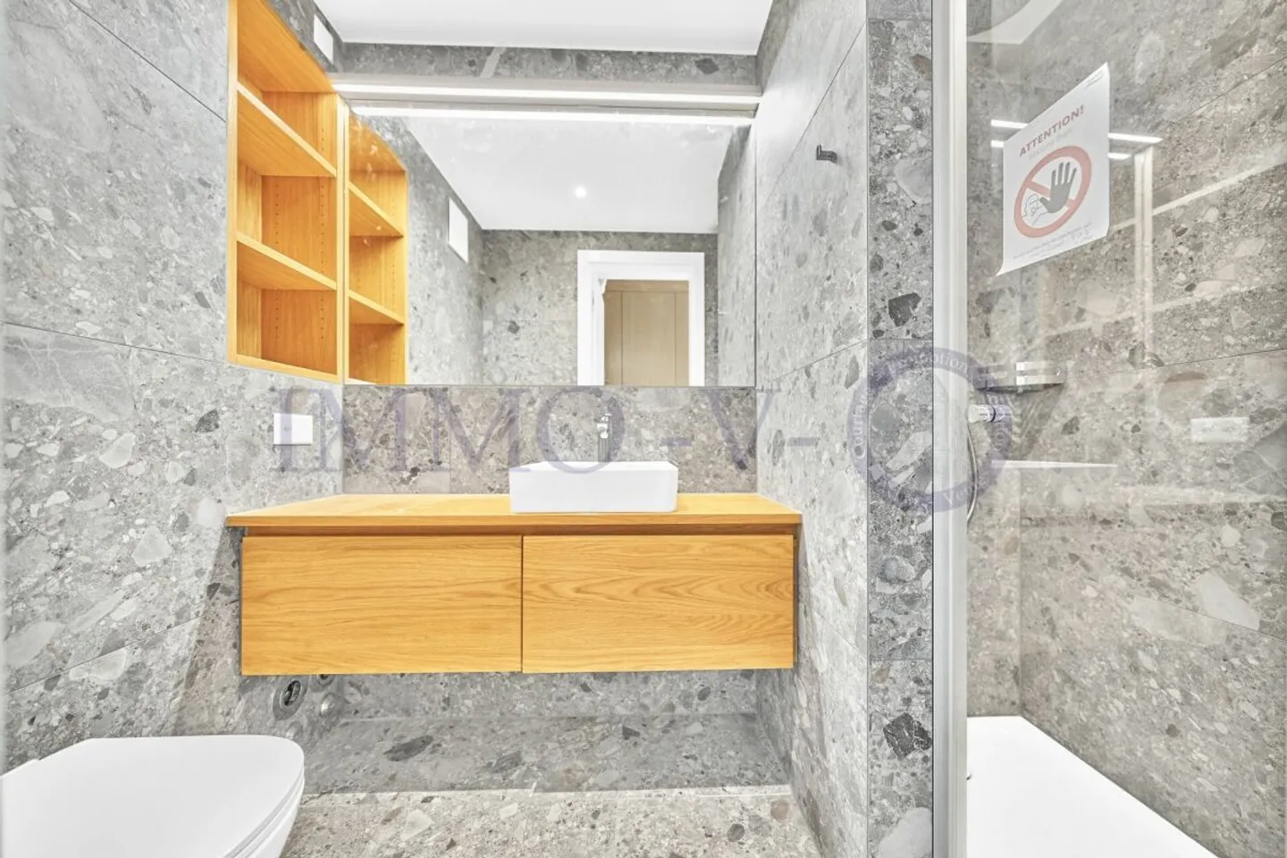 PROPRIÉTÉ NEUVE DE HAUTE QUALITÉ AVEC BALCON-TERRASSE ET VUE PANORAMIQUE - PROPRIÉTÉ 4 - Photo 9 sur 13