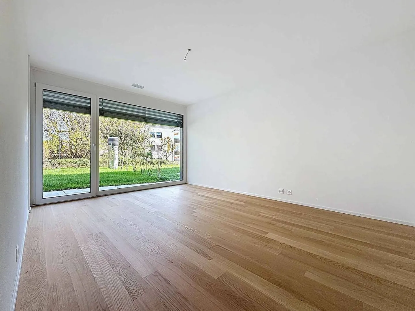 New Action 2.5-Room Apartment with Terrace and Garden - Photo 3 of 13