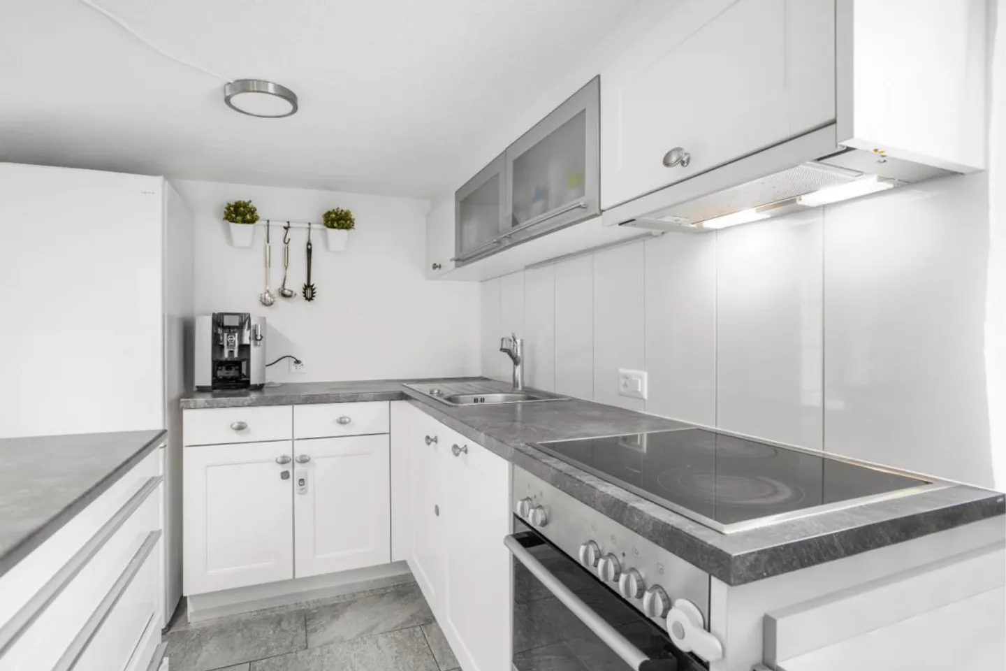 Casa unifamiliare ristrutturata con giardino - Foto 4 di 13